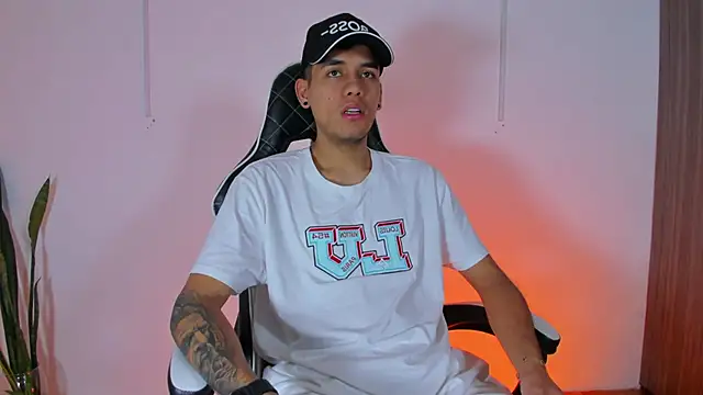 Nickyblazze  online show from October 10, 2025, 12:06 pm