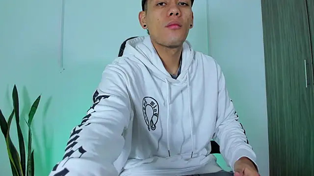 Nickyblazze  online show from October 6, 2025, 11:44 am