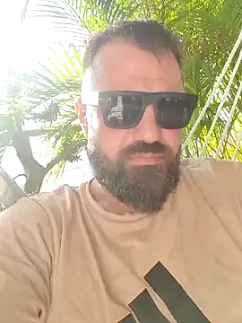 Snapshot of KstnSrg19 chatting on October 17, 2025, 1:35 pm KstnSrg19 online show from October 17, 2025, 1:35 pm