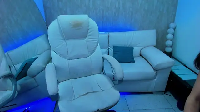 Snapshot of Eva_hells_ chatting on September 17, 2025, 7:27 pm Eva hells  online show from September 17, 2025, 7:27 pm