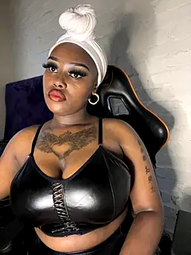 Snapshot of QUEEN_NOBUHLE_777 chatting on September 27, 2025, 10:32 am QUEEN NOBUHLE 777 online show from September 27, 2025, 10:32 am