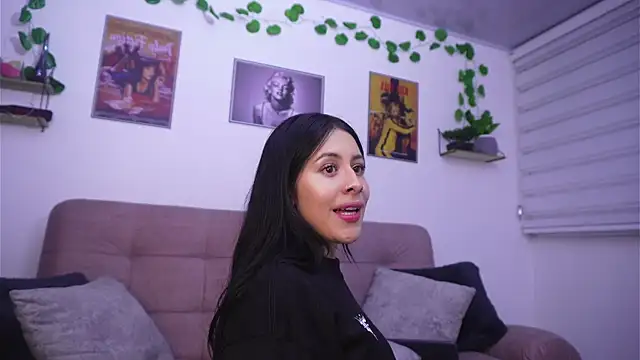 SophiieCumsx online show from June 4, 2026, 1:43 am