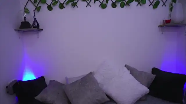 SophiieCumsx online show from September 18, 2025, 12:30 pm