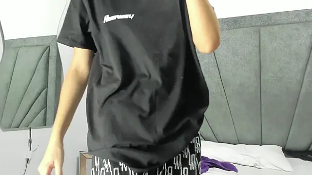 Snapshot of KamilaAndJavier chatting on October 15, 2025, 1:48 am KamilaAndJavier online show from October 15, 2025, 1:48 am