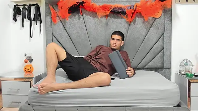 Snapshot of KamilaAndJavier chatting on October 26, 2025, 2:34 am KamilaAndJavier online show from October 26, 2025, 2:34 am