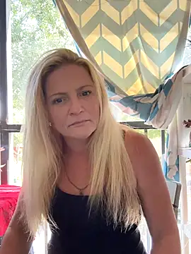 Snapshot of Goldenndoll chatting on October 5, 2025, 5:03 pm Goldenndoll online show from October 5, 2025, 5:03 pm