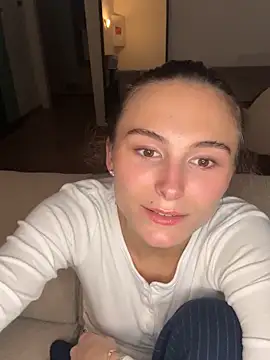 Snapshot of SophiiaStarr chatting on October 9, 2025, 4:18 pm SophiiaStarr online show from October 9, 2025, 4:18 pm