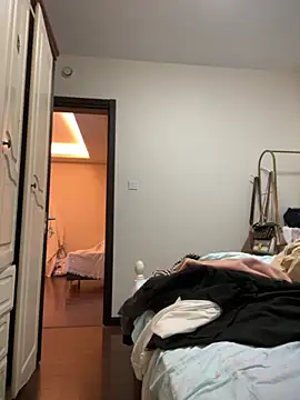 smgirls online show from November 12, 2025, 8:40 am