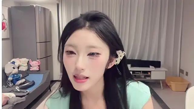 Snapshot of ZhaoZhao-ZM chatting on September 14, 2025, 2:28 pm ZhaoZhao-ZM online show from September 14, 2025, 2:28 pm