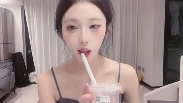 Snapshot of ZhaoZhao-ZM chatting on October 23, 2025, 1:54 pm ZhaoZhao-ZM online show from October 23, 2025, 1:54 pm