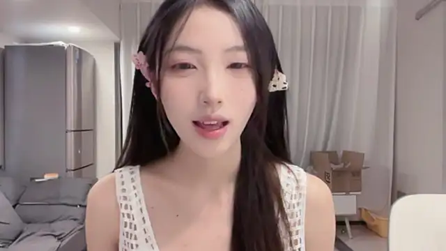 Snapshot of ZhaoZhao-ZM chatting on October 8, 2025, 12:17 pm ZhaoZhao-ZM online show from October 8, 2025, 12:17 pm