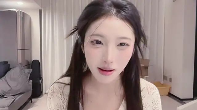 Snapshot of ZhaoZhao-ZM chatting on October 15, 2025, 1:30 pm ZhaoZhao-ZM online show from October 15, 2025, 1:30 pm