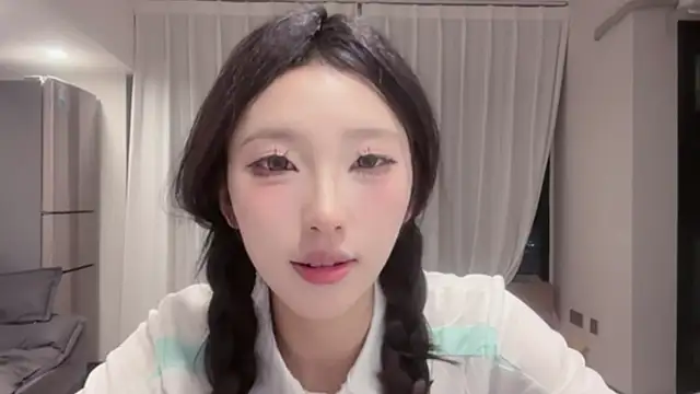 Snapshot of ZhaoZhao-ZM chatting on September 19, 2025, 1:26 pm ZhaoZhao-ZM online show from September 19, 2025, 1:26 pm