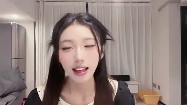 Snapshot of ZhaoZhao-ZM chatting on October 2, 2025, 2:31 pm ZhaoZhao-ZM online show from October 2, 2025, 2:31 pm