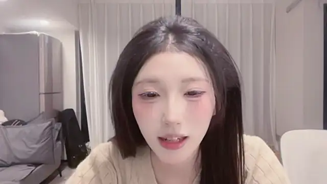 Snapshot of ZhaoZhao-ZM chatting on October 22, 2025, 12:26 pm ZhaoZhao-ZM online show from October 22, 2025, 12:26 pm