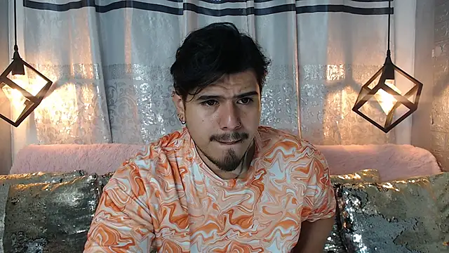 Snapshot of thiago_bos chatting on September 20, 2025, 11:26 am thiago bos online show from September 20, 2025, 11:26 am