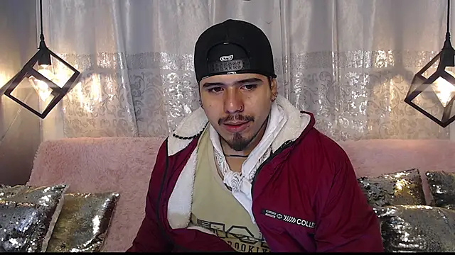 Snapshot of thiago_bos chatting on September 19, 2025, 11:25 am thiago bos online show from September 19, 2025, 11:25 am