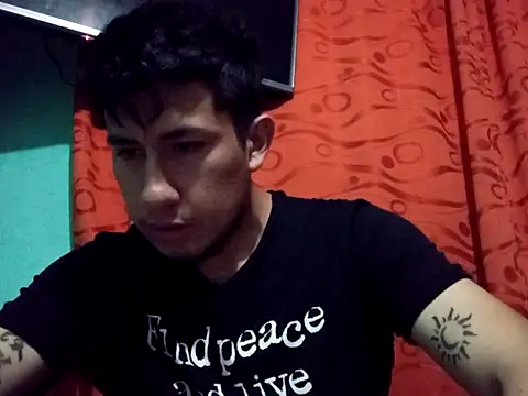 Snapshot of True_Di chatting on September 28, 2025, 1:34 am True Di online show from September 28, 2025, 1:34 am