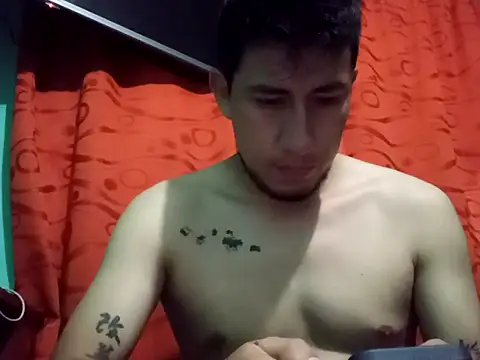 Snapshot of True_Di chatting on September 24, 2025, 12:51 am True Di online show from September 24, 2025, 12:51 am