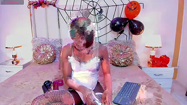 MadissonBonny  online show from October 29, 2025, 9:03 pm