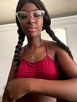 Snapshot of MarianRosse chatting on January 18, 2026, 6:11 pm MarianRosse online show from January 18, 2026, 6:11 pm