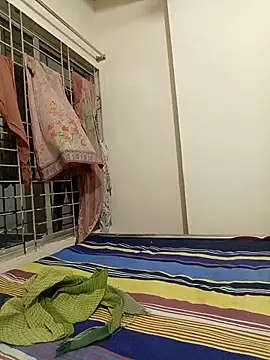 Snapshot of Bonni-20 chatting on October 25, 2025, 12:28 pm Bonni-20 online show from October 25, 2025, 12:28 pm