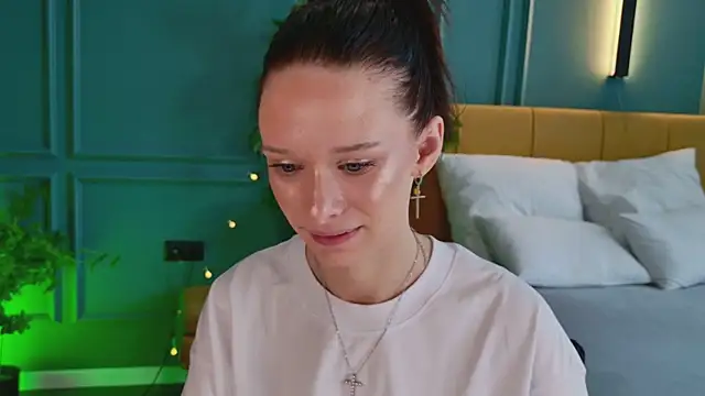 daily glam online show from September 23, 2025, 12:45 pm