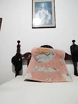 latinblack16 online show from November 18, 2025, 4:38 am