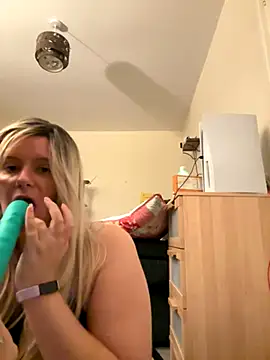 Snapshot of marialuna88 chatting on September 22, 2025, 8:48 pm marialuna88 online show from September 22, 2025, 8:48 pm