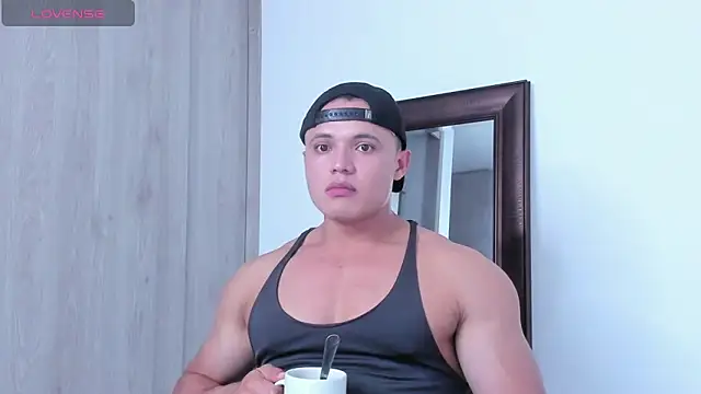 Snapshot of KingLevi01 chatting on October 4, 2025, 10:44 pm KingLevi01 online show from October 4, 2025, 10:44 pm