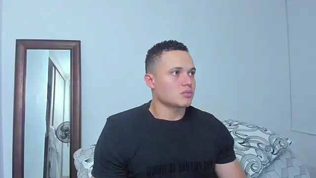 KingLevi01 online show from April 17, 2026, 11:29 pm