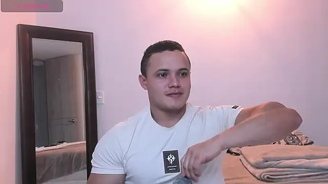 Snapshot of KingLevi01 chatting on September 19, 2025, 10:36 pm KingLevi01 online show from September 19, 2025, 10:36 pm