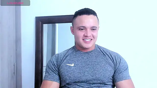 Snapshot of KingLevi01 chatting on September 25, 2025, 11:11 pm KingLevi01 online show from September 25, 2025, 11:11 pm