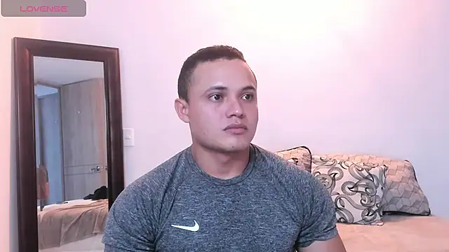 Snapshot of KingLevi01 chatting on September 15, 2025, 7:58 pm KingLevi01 online show from September 15, 2025, 7:58 pm