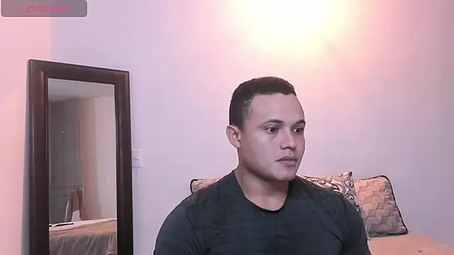 Snapshot of KingLevi01 chatting on September 18, 2025, 10:35 pm KingLevi01 online show from September 18, 2025, 10:35 pm