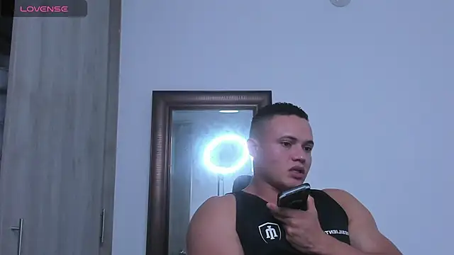 Snapshot of KingLevi01 chatting on October 15, 2025, 10:18 pm KingLevi01 online show from October 15, 2025, 10:18 pm