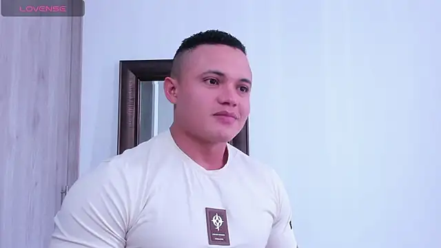 Snapshot of KingLevi01 chatting on October 12, 2025, 6:53 pm KingLevi01 online show from October 12, 2025, 6:53 pm