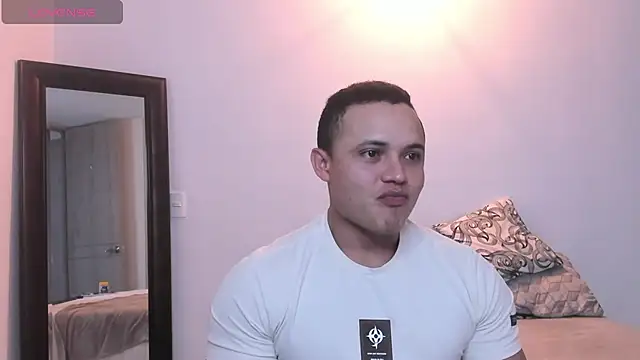 Snapshot of KingLevi01 chatting on September 17, 2025, 9:39 pm KingLevi01 online show from September 17, 2025, 9:39 pm