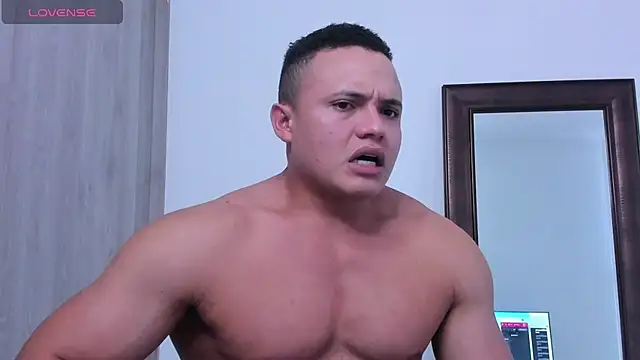 Snapshot of KingLevi01 chatting on October 20, 2025, 9:59 pm KingLevi01 online show from October 20, 2025, 9:59 pm