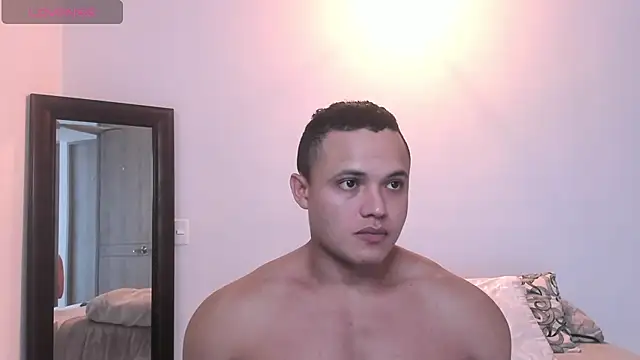 Snapshot of KingLevi01 chatting on September 12, 2025, 2:39 pm KingLevi01 online show from September 12, 2025, 2:39 pm