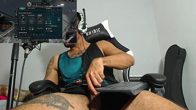 Snapshot of dereck_karter chatting on December 6, 2024, 10:46 pm dereck karter online show from December 6, 2024, 10:46 pm