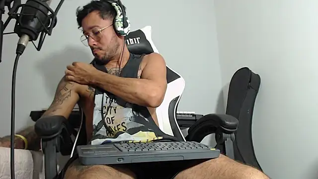 Snapshot of dereck_karter chatting on December 11, 2024, 2:09 am dereck karter online show from December 11, 2024, 2:09 am