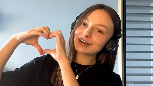 Snapshot of SoulHiperAgne_ chatting on October 1, 2025, 12:20 pm SoulHiperAgne  online show from October 1, 2025, 12:20 pm