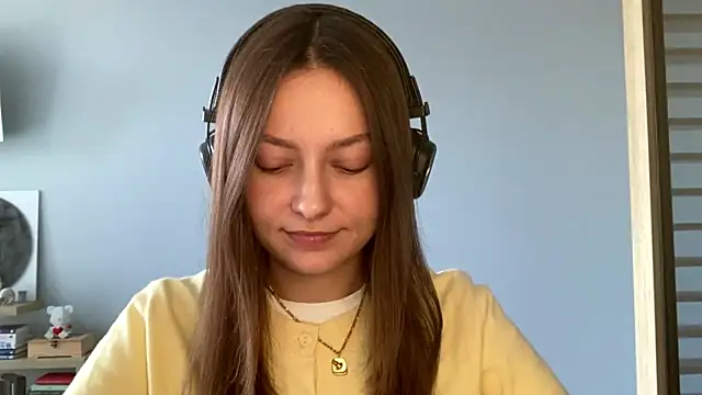 Snapshot of SoulHiperAgne_ chatting on October 18, 2025, 1:24 pm SoulHiperAgne  online show from October 18, 2025, 1:24 pm