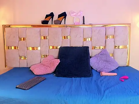 Snapshot of mia_wetts chatting on September 26, 2025, 7:43 pm mia wetts online show from September 26, 2025, 7:43 pm