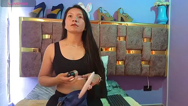 Snapshot of mia_wetts chatting on October 6, 2025, 7:36 pm mia wetts online show from October 6, 2025, 7:36 pm