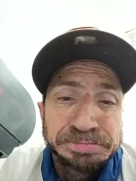 Mrluckstick online show from December 19, 2025, 4:05 am