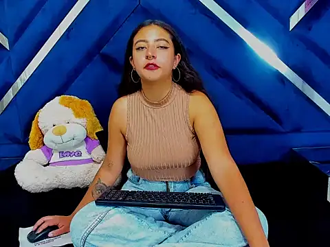 Snapshot of Violet_Nebula chatting on September 18, 2025, 10:35 pm Violet Nebula online show from September 18, 2025, 10:35 pm