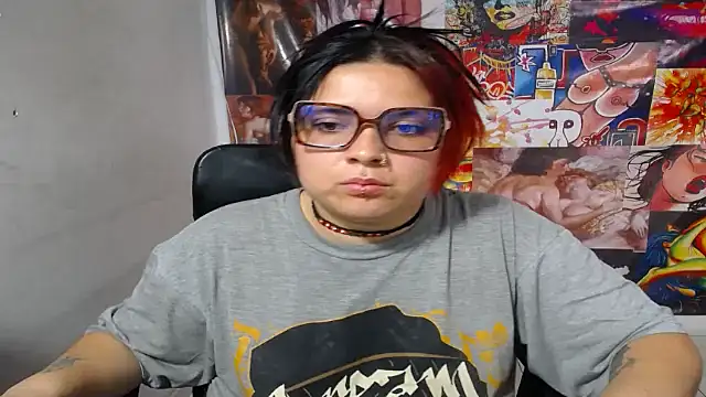 Snapshot of Curvy-Queen chatting on October 25, 2025, 7:36 pm Curvy-Queen online show from October 25, 2025, 7:36 pm