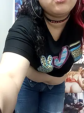 Snapshot of Curvy-Queen chatting on October 2, 2025, 3:21 am Curvy-Queen online show from October 2, 2025, 3:21 am